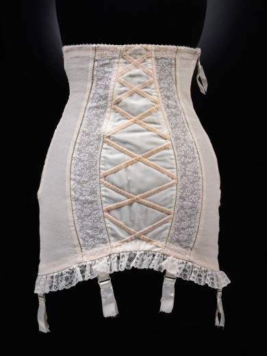 2009cd4234_corset_dior_undressed_exhibition